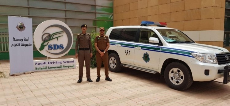 جانب من معرض ومحاضرة امن الطرق