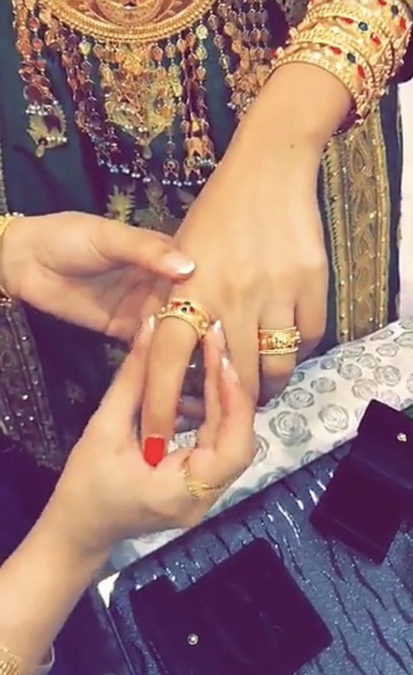 زينة الحلي والذهب مع الاطلالة التقليدية
