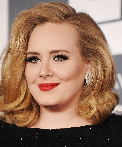 صور اجمل اطلالات Adele الجمالية بمناسبة عيد ميلادها