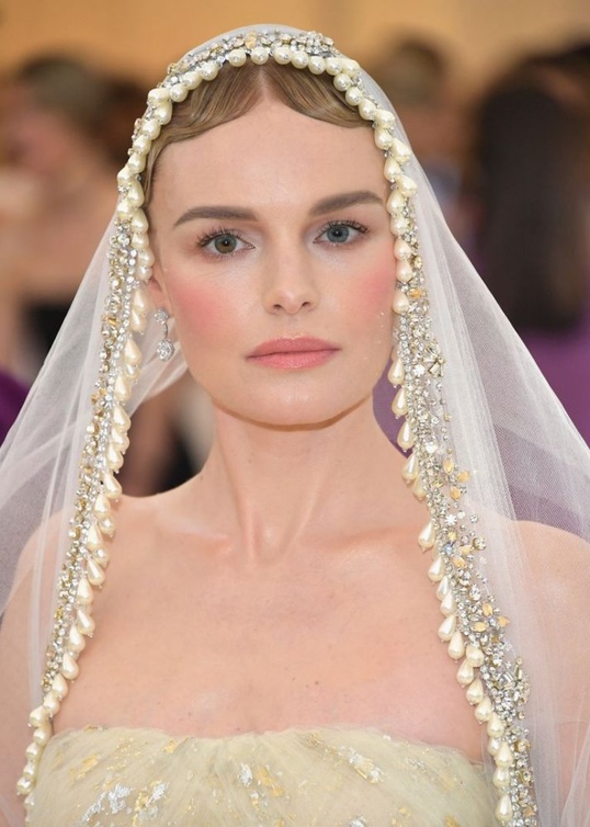 اختارت Kate Bosworth بإطلالة جمالية بسيطة وناعمة