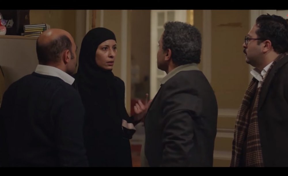 مسلسل" بـ 100 وش"