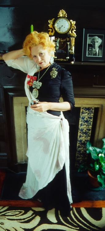 المصممة العالمية  Vivienne Westwood
