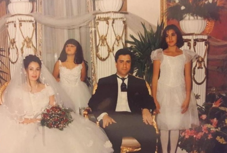 صورة ياسمين صبري في طفولتها في زفاف احدى قريباتها