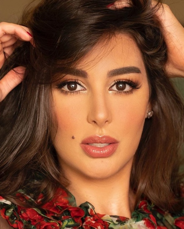 ياسمين صبري تشتهر بالشامة على خدها