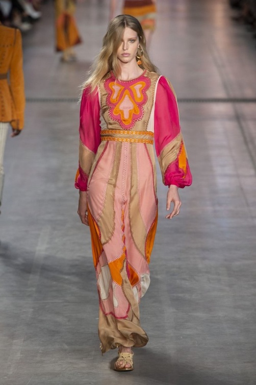 أجمل قفاطين صيفية ملونة من ماركات عالمية في رمضان 2020 Alberta Ferretti