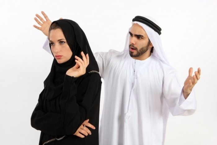 يجب أن يتجنب الزوج النقد للاذع للزوجة في رمضان