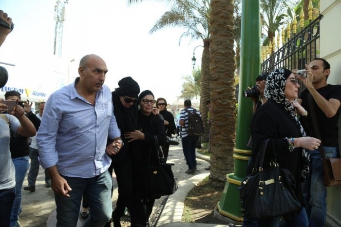 نجلاء فتحي في جنازة زوجها الراحل