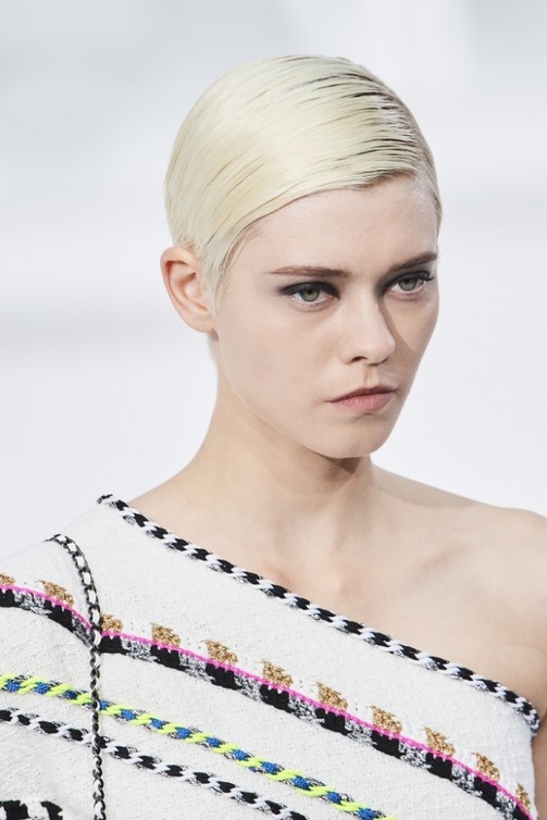 احدث قصات شعر قصيرة ذكورية من دار Chanel