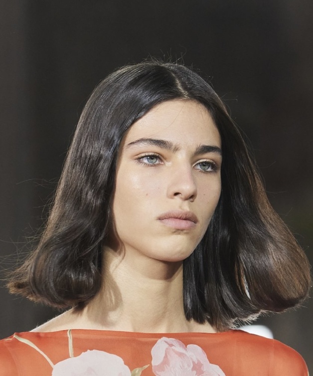 احدث قصات شعر قصيرة وكاريه من دار Valentino