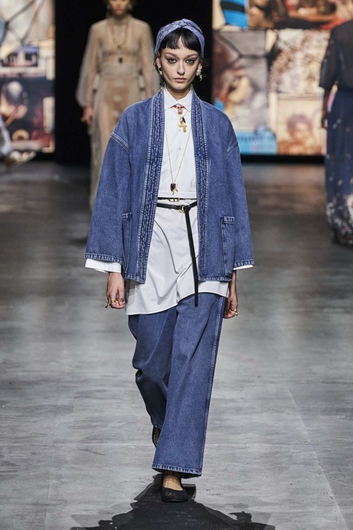 صيحات بناطيل واسعة 2021 من الجبنز من دار Christian Dior