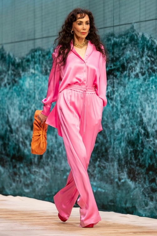صيحات بناطيل واسعة 2021 وعالية الخصر من دار Ralph And Russo