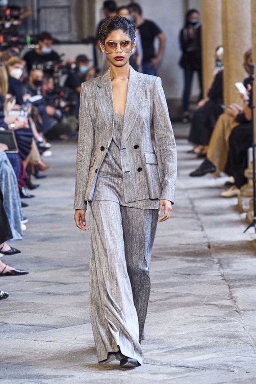 صيحات بناطيل واسعة 2021من دار Max Mara