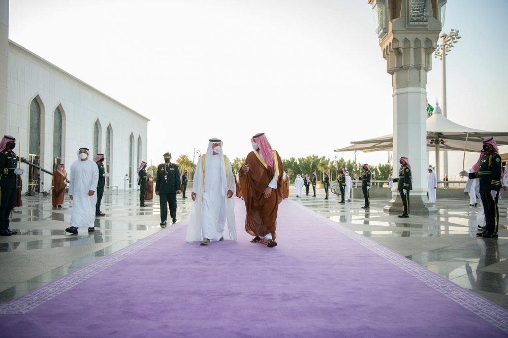 المملكة تختار اللون البنفسجي لوناً لسجاد مراسم استقبال ضيوفها وزائريها
