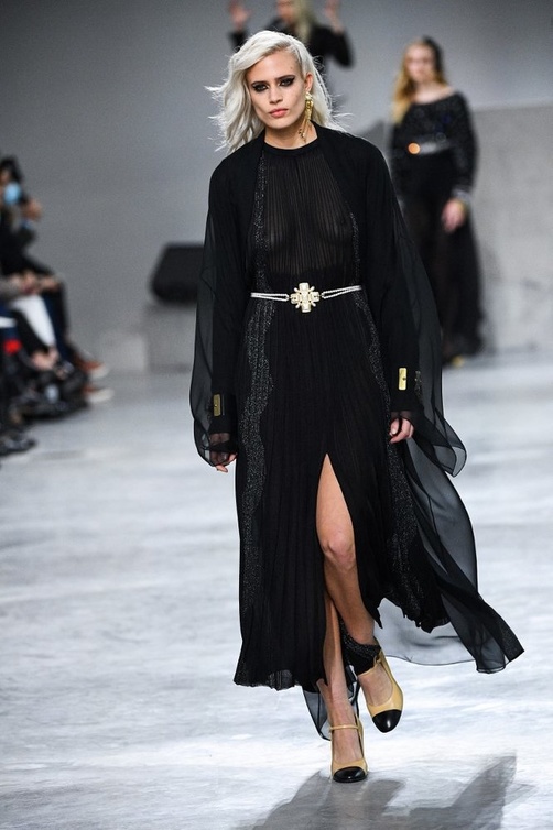 من عرض Metiers d'art 2021-2022 في ديسمبر الماضي
