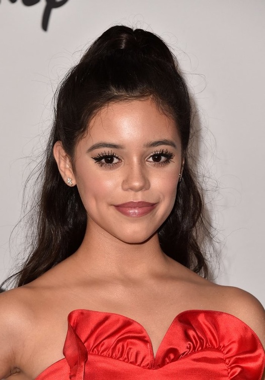 حيل مكياج تعلميها من الفنانة الشابة Jenna Ortega