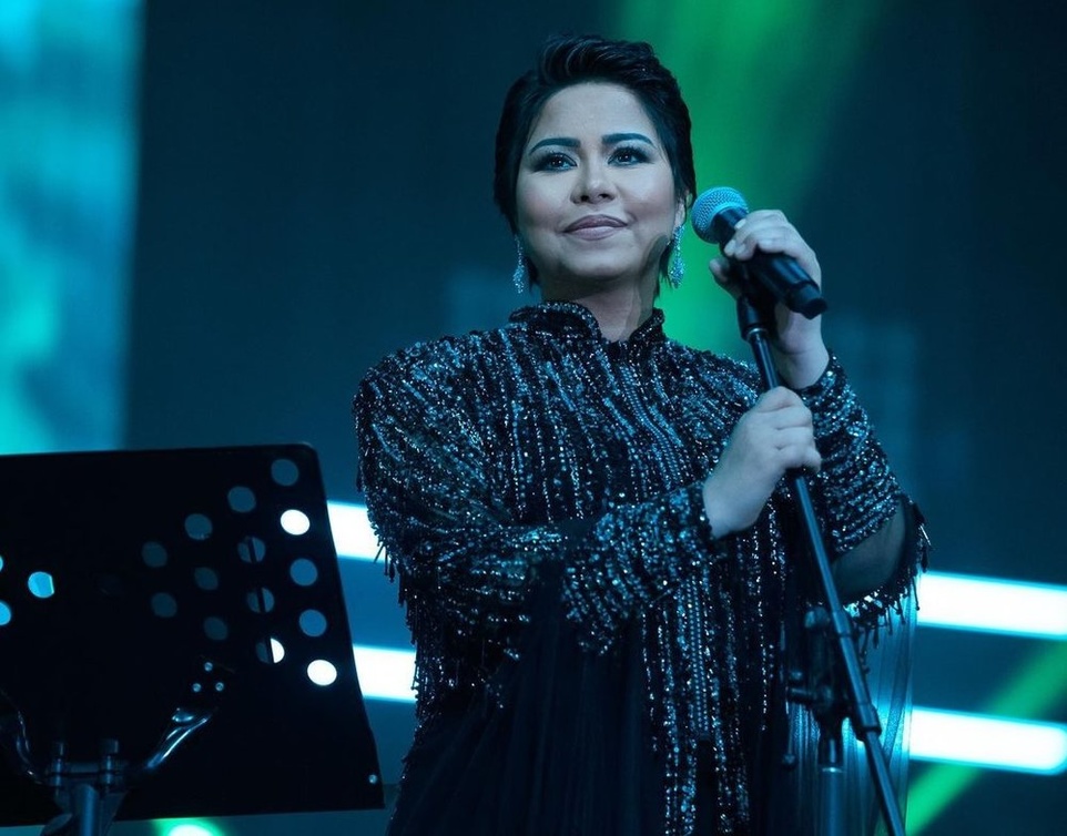 شيرين عبدالوهاب تحظى باستقبال حافل بالإمارات
