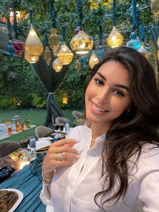 من احدث اطلالات ياسمين صبري على انستغرام في عشاء مع زوجها ضمن افطارات رمضان