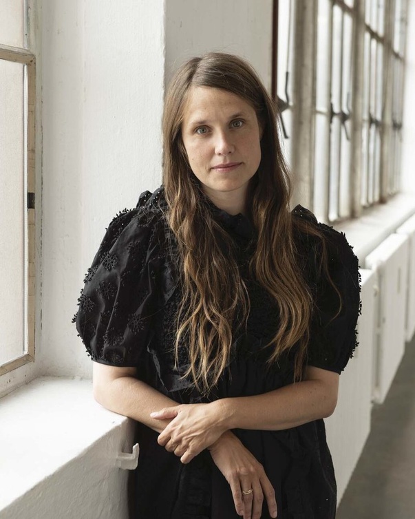 مصممة الازياء Cecilie Bahnsen