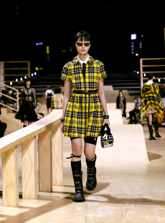  Dior تقدّم مجموعة خريف 2022 في سيول