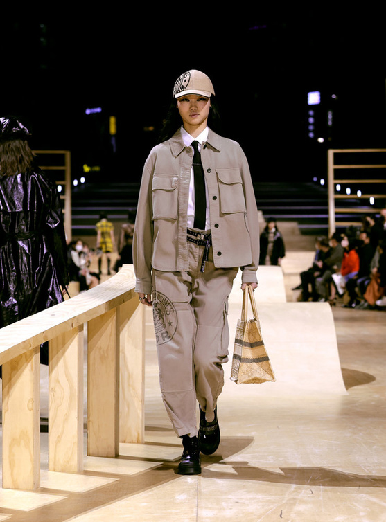  Dior تقدّم مجموعة خريف 2022 في سيول