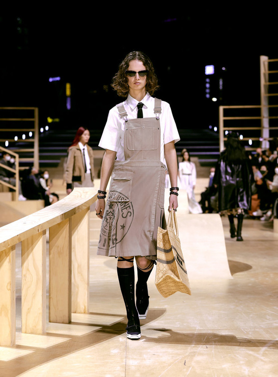  Dior تقدّم مجموعة خريف 2022 في سيول