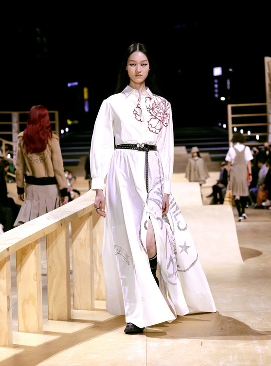  Dior تقدّم مجموعة خريف 2022 في سيول