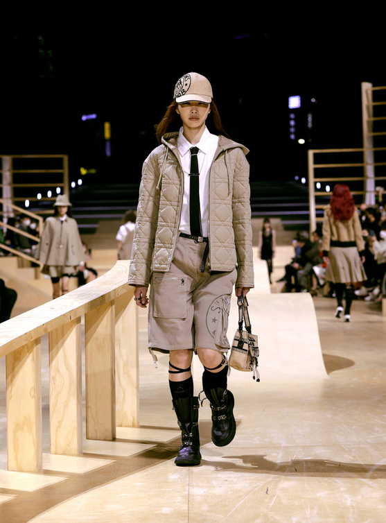  Dior تقدّم مجموعة خريف 2022 في سيول