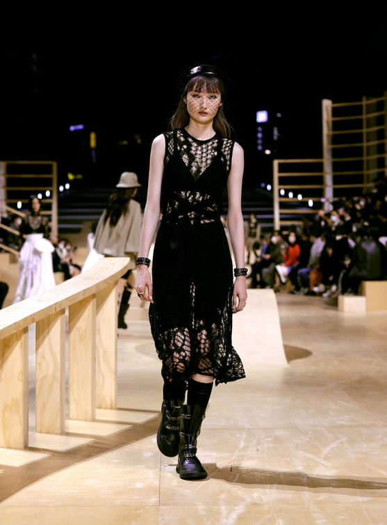  Dior تقدّم مجموعة خريف 2022 في سيول
