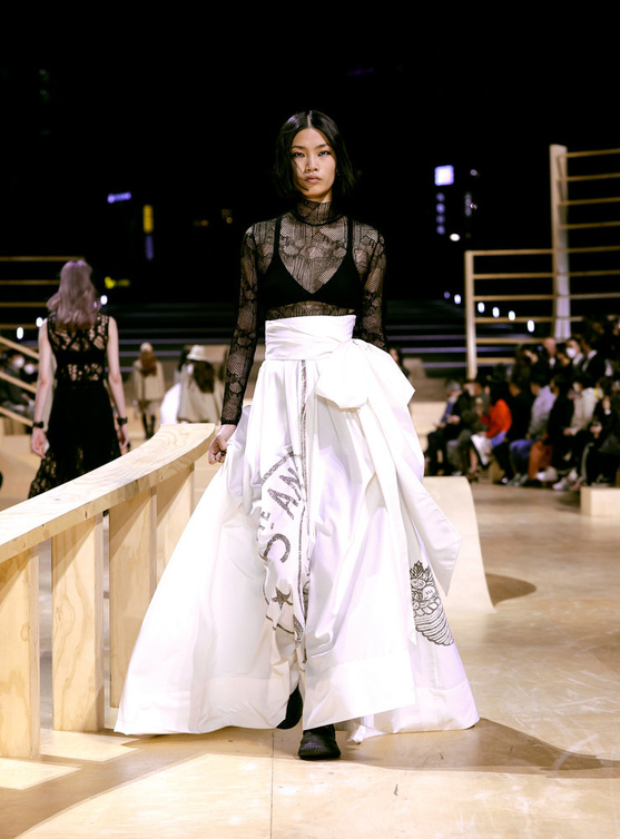  Dior تقدّم مجموعة خريف 2022 في سيول