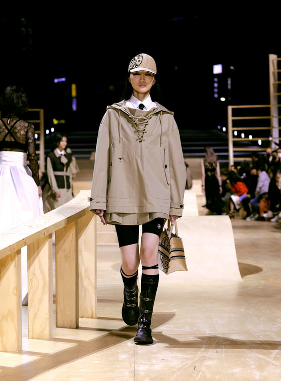  Dior تقدّم مجموعة خريف 2022 في سيول
