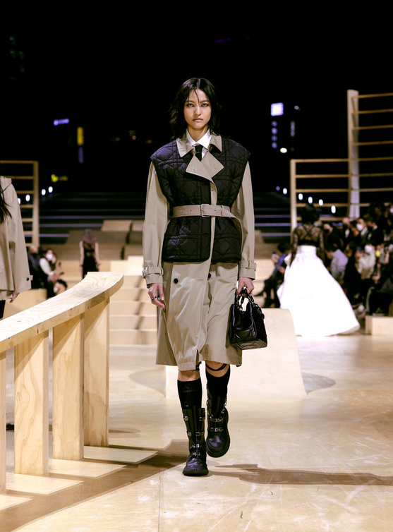  Dior تقدّم مجموعة خريف 2022 في سيول