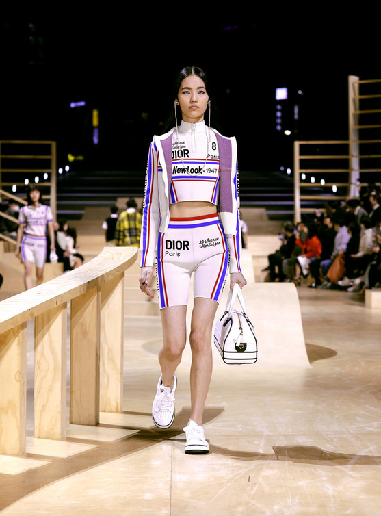  Dior تقدّم مجموعة خريف 2022 في سيول