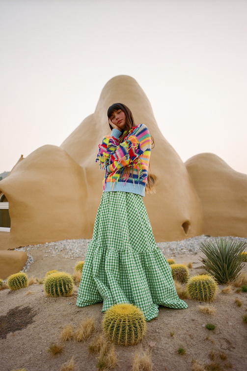التنورة الطويلة من Mira Mikati من مجموعة ربيع وصيف 2022
