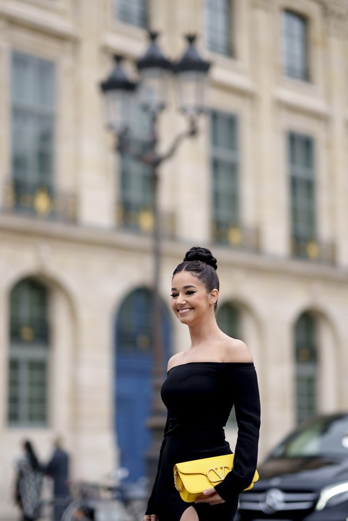 موديلات حقائب ملونة 2022 مميّزة بتنسيق Street style