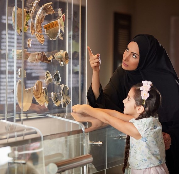 والعديد من الخيارات المميزة بانتظار عشاق التسوق - المصدر زوروا الشارقة 