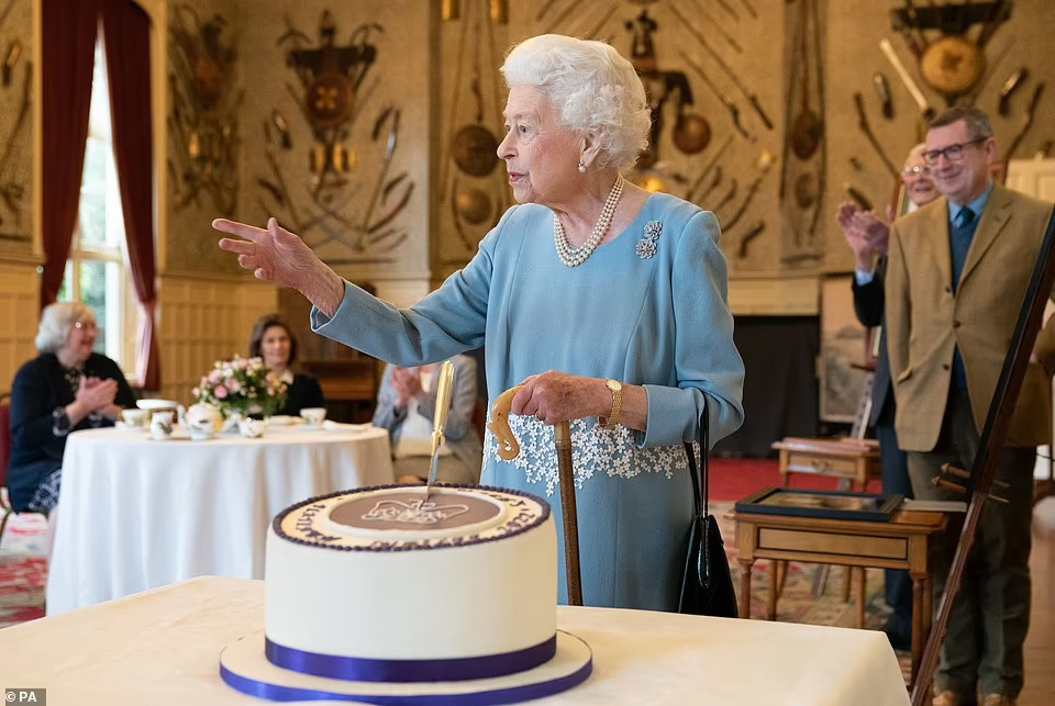 ملكة بريطانيا أمضت 70 عاما في الحكم
