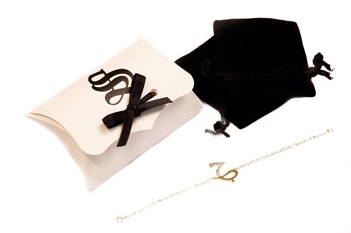 اسوارة من مجموعة حب من علامة سوارلمج