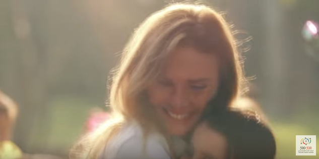 الفنانة يسرا