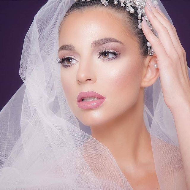 مكياج عرايس للبشرة البيضاء ناعم مع شفاه وردية