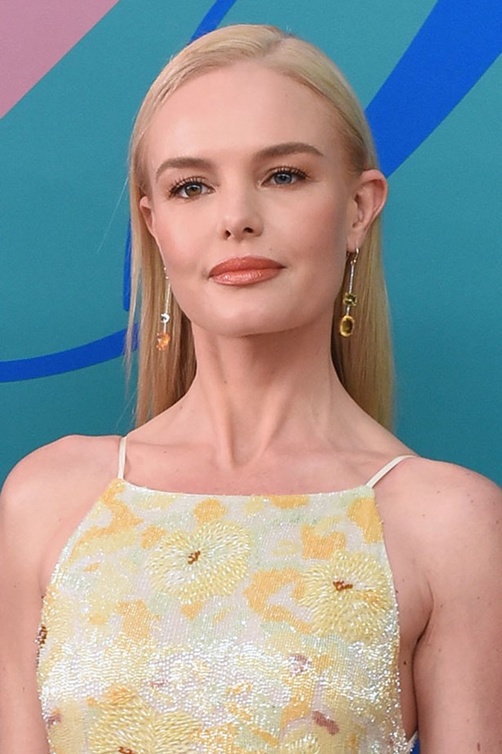 تسريحات شعر منسدل بأسلوب مسحوب الى خلف الاذن مع كيت بوثوورث Kate Bosworth