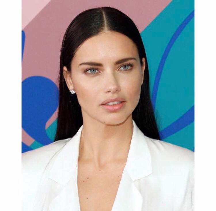 تسريحات شعر منسدل على طريقة أدريانا ليما Adriana Lima