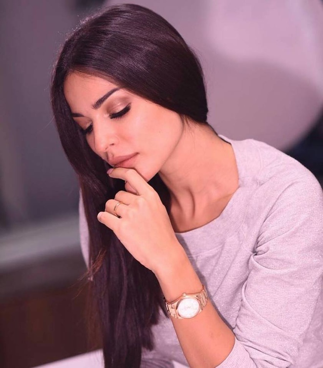 نادين نجيم تفضل الألوان الداكنة نوعا ما