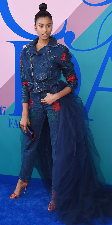 تصاميم الجينز العصري من اختيار Imaan Hammam