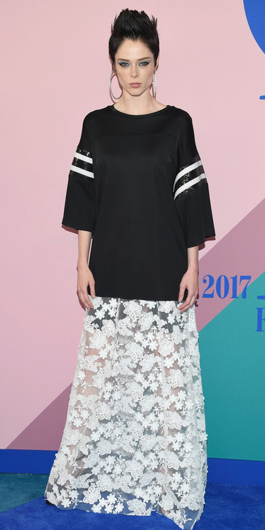 كوكو روشا Coco Rocha تتألق بتصاميم واسعة من دار Cynthia Rowley