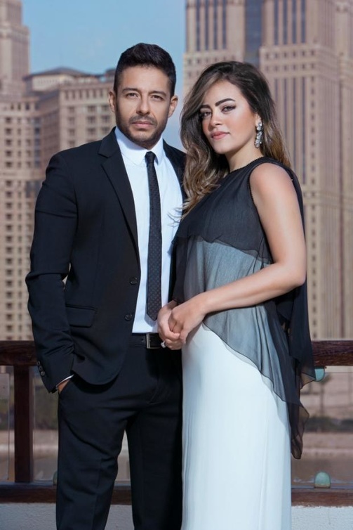 محمد حماقي مع زوجته