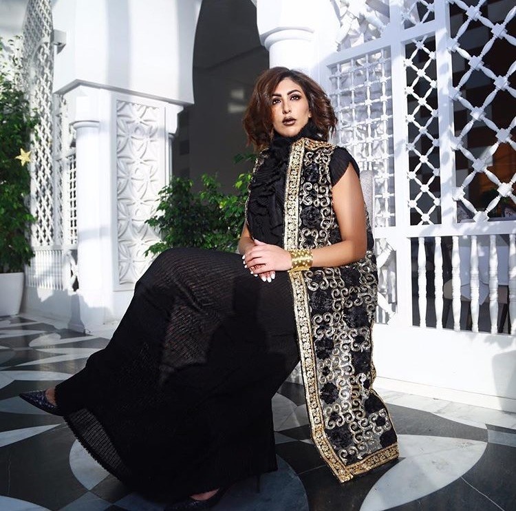 دانه الطويرش بجلابية فخمة سوداء لرمضان