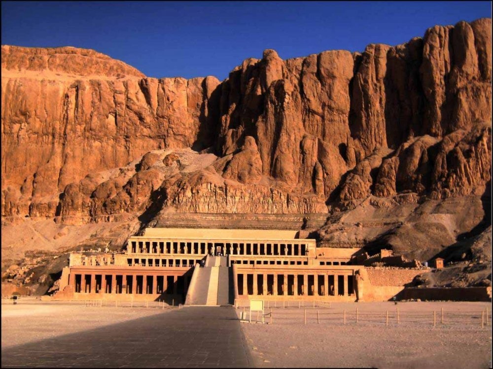 معبد الدير البحري في الأقصر