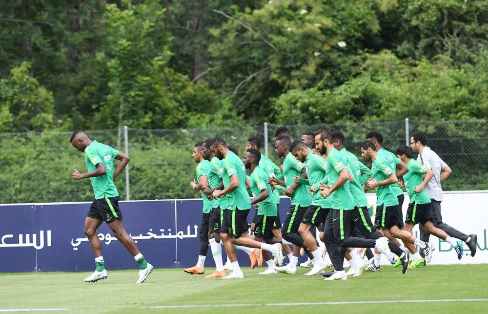 معسكر سويسرا جهز نجوم الأخضر الأول لمباريات كأس العالم