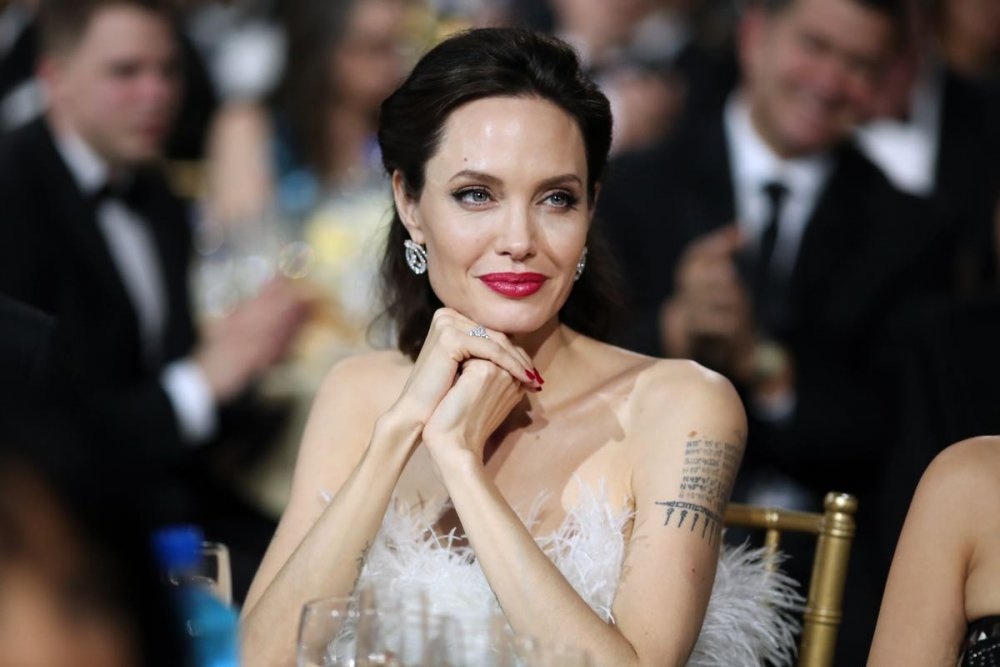 أنجيلينا جولي (Angelina Jolie) رفضت حضور حفل زفاف الأمير هاري