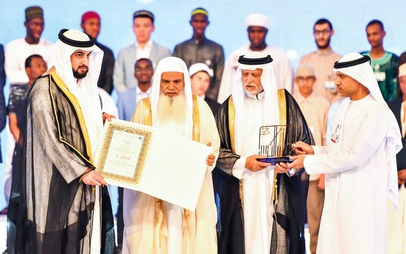 تكريم الشيخ الدكتور علي الحذيفي، إمام وخطيب المسجد النبوي لفوزه بالشخصية الإسلامية لدورة زايد